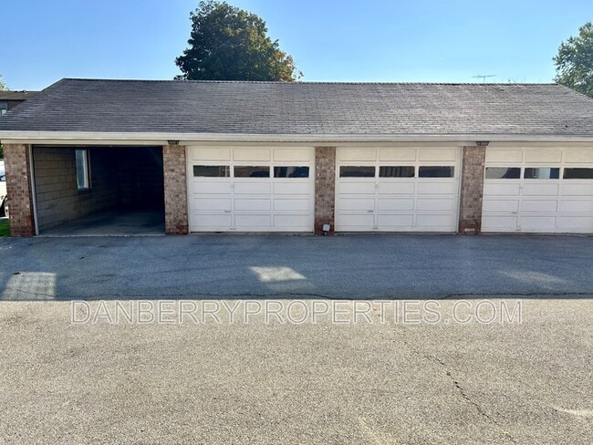 Building Photo - 2403 Rockspring Rd
