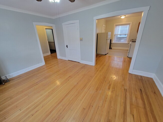 Building Photo - 4824 N Avers Ave