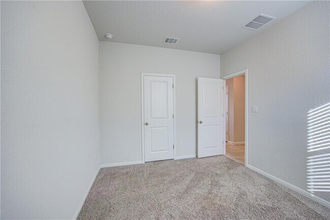 Building Photo - 128 Serpens St