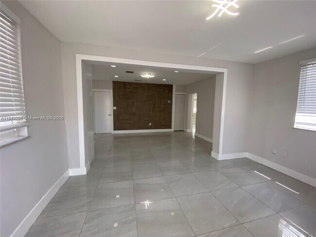Building Photo - 1933 SW 17th Ct