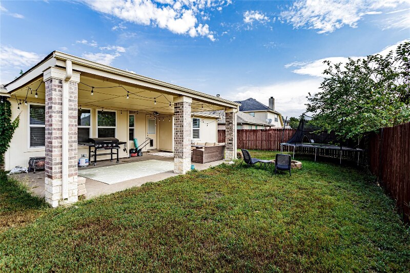 Building Photo - 2048 Lake Trail Dr