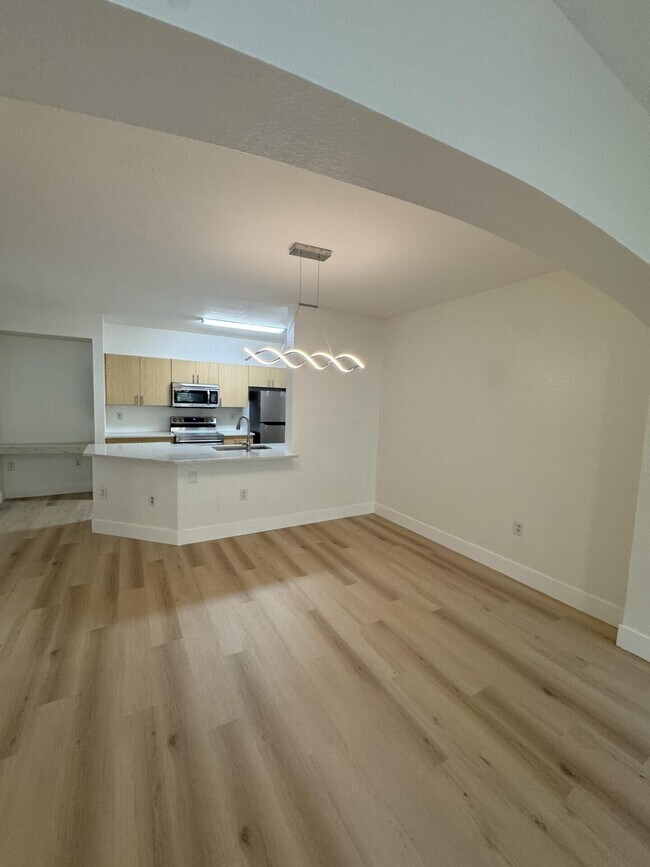 Building Photo - 110 SW Peacock Blvd