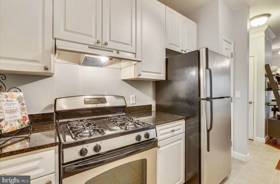 Building Photo - 501 Hungerford Dr