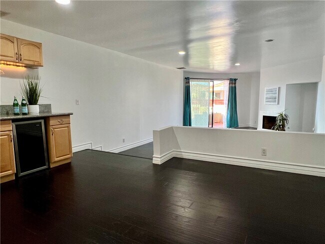Building Photo - 7301 Vista Del Mar Vis