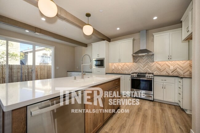 Building Photo - 8943 Fair Oaks Blvd