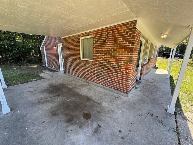 Building Photo - 401 Elmwood Dr
