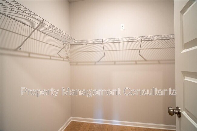 Building Photo - 22845 Dashwood Ln