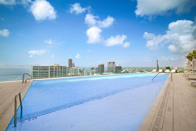 Building Photo - 300 S Biscayne Blvd