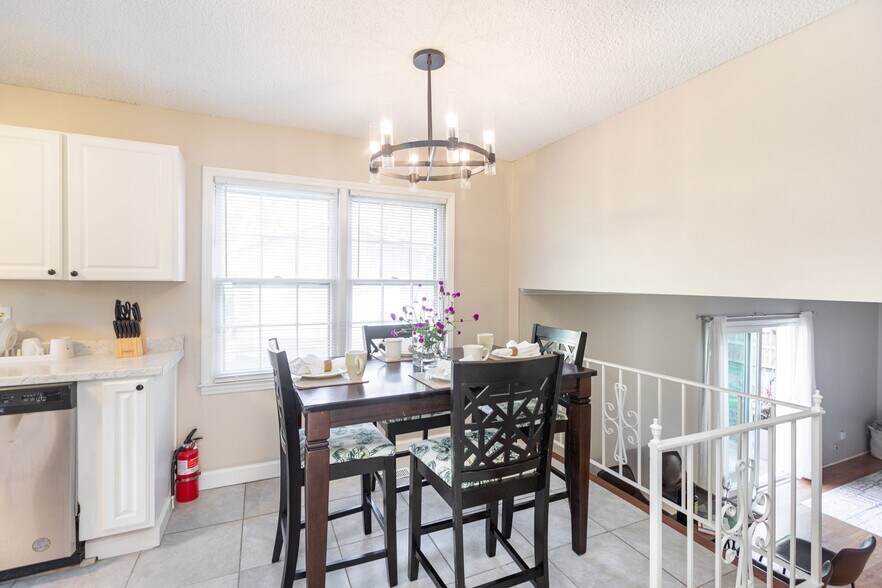 Building Photo - 6012 Old Coach Rd