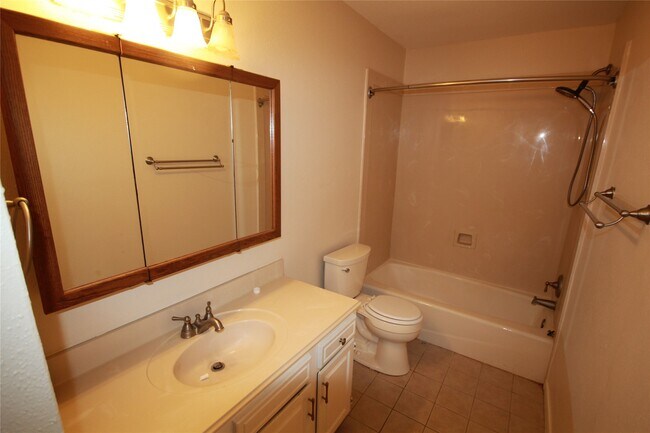 Building Photo - 5302 Town Park Blvd