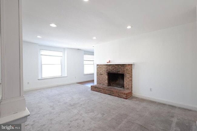 Building Photo - 8 Fanelli Ln