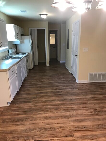 Building Photo - 2588 wren cir