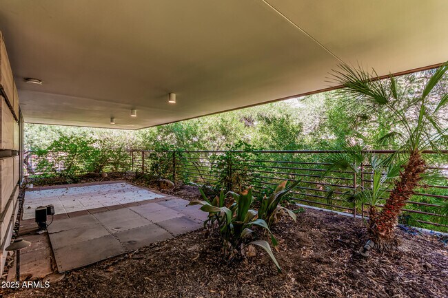 Building Photo - 7121 E Rancho Vista Dr
