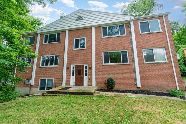 Building Photo - 3525 Linwood Ave