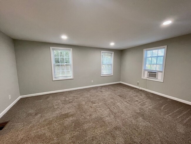 Building Photo - 3561 Champlain Ln