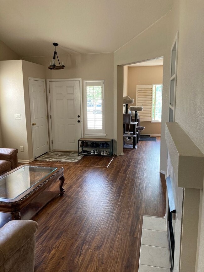 Building Photo - Updated 3 Bed Ranch + 2 Car garage