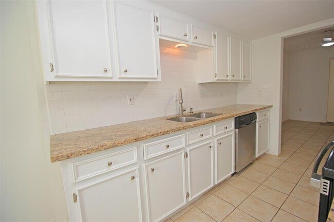 Building Photo - 1503 Cedar Cove St