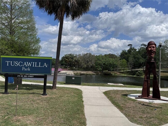 Building Photo - 114 NE Tuscawilla Ave