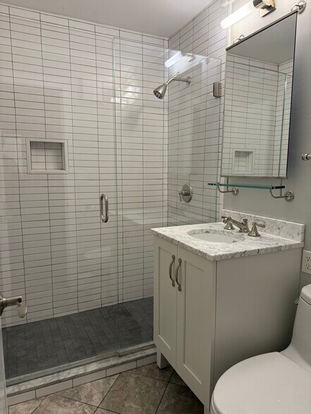 Building Photo - 392 S Main St