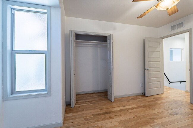 Building Photo - 110 S Placita Colonia Solana