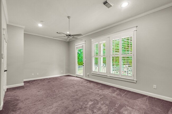 Building Photo - 1141 Louise St