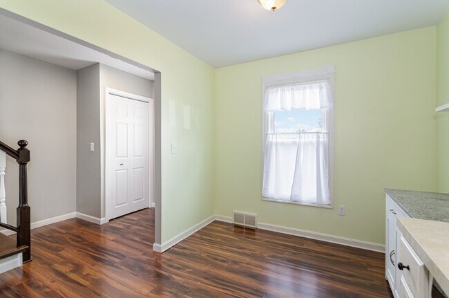Building Photo - 617 Allenview Dr