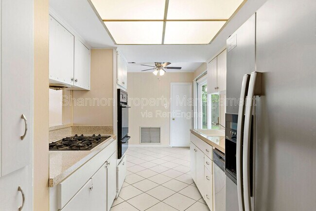 Building Photo - 5522 Ariel St