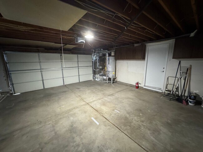 Building Photo - 20 Bodie Dr