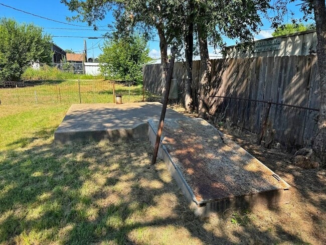 Building Photo - 3304 Sherwood Ln