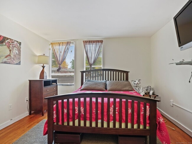 Building Photo - 160 Fairfield Woods Rd