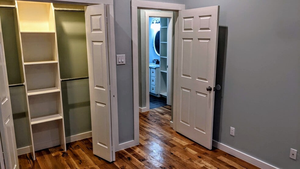 Building Photo - 919 Hendricks Ave