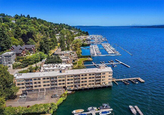 Building Photo - 334 Lakeside Ave S