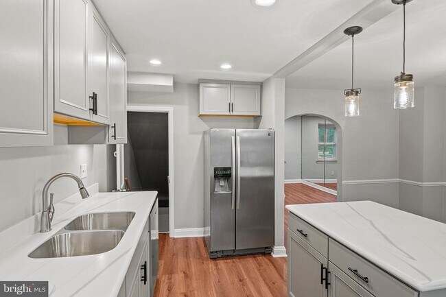 Building Photo - 1621 Thetford Rd