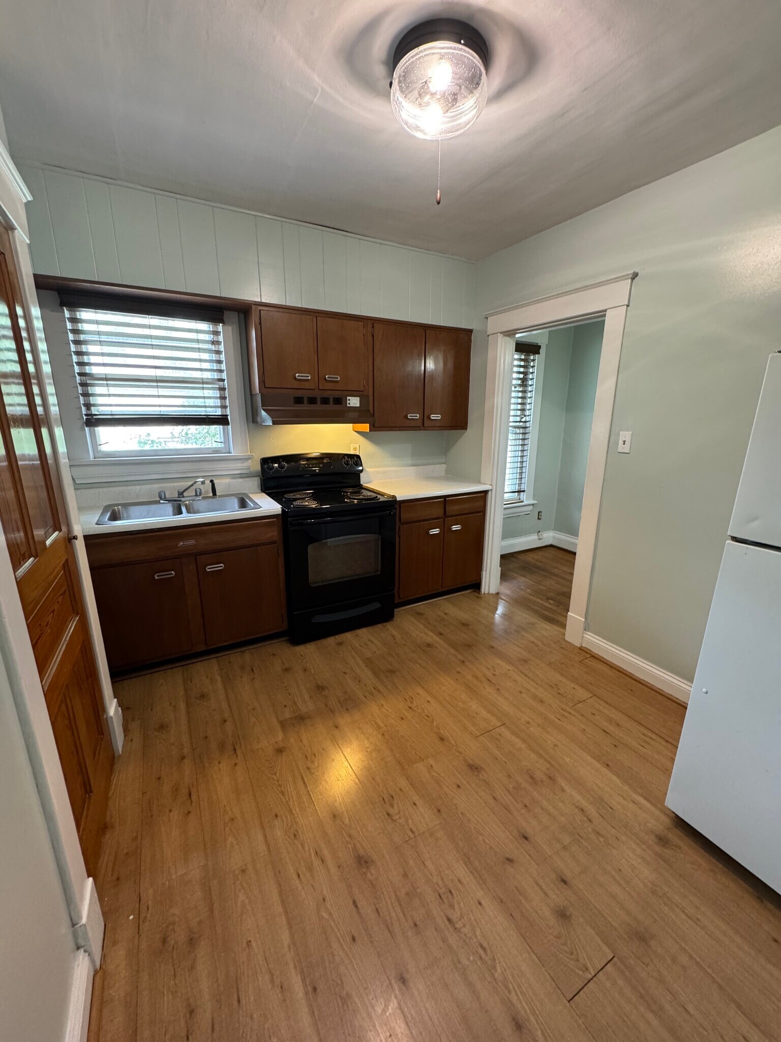 Eat-in Kitchen with large pantry - 443 W Loveland Ave
