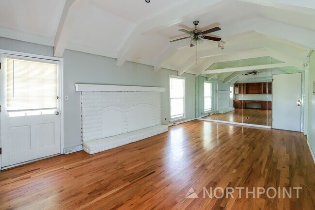 Building Photo - 3 BR/2BA | Newly Renovated Single Family Home |  2 Car Garage | Large Subbasement