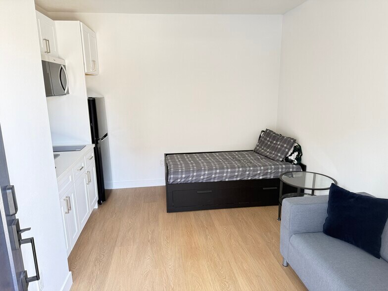 Building Photo - 1248 1/2 W 24th St