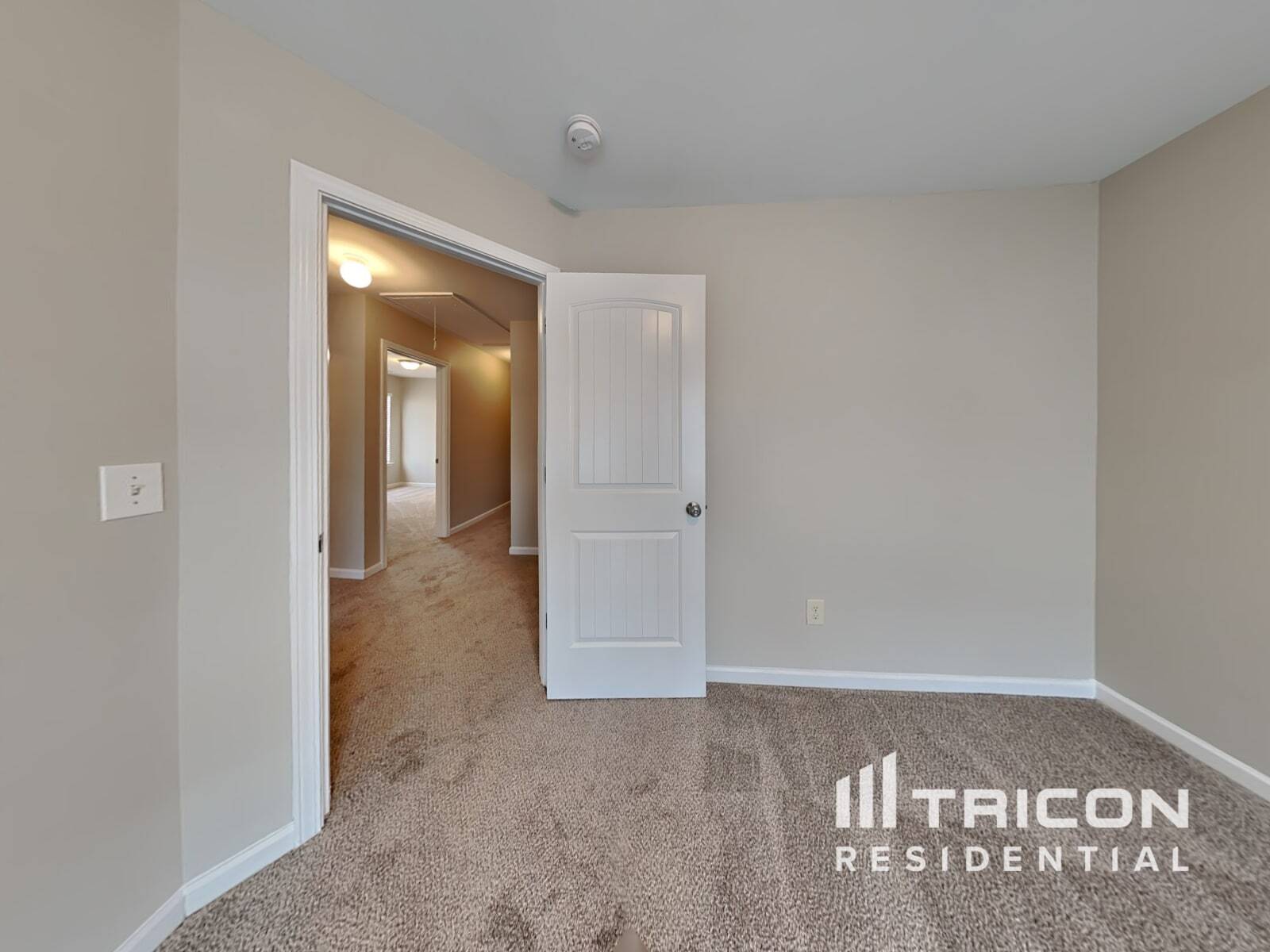 Building Photo - 102 Hill Crest Cir