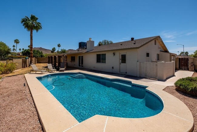 Building Photo - 802 E Caribbean Ln