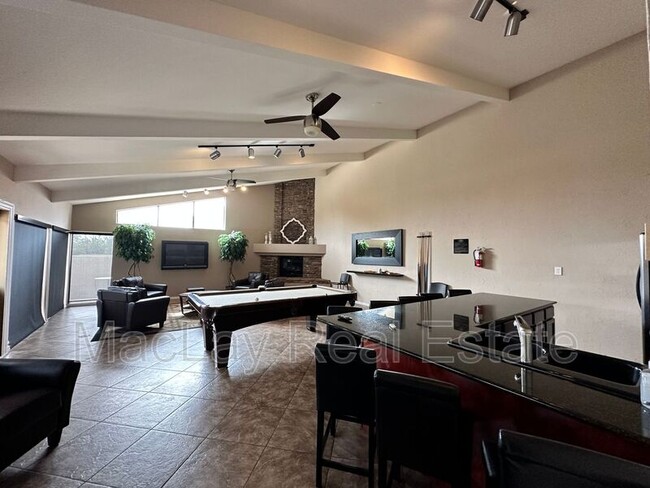 Building Photo - 3825 E Camelback Rd