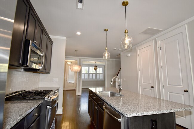 Building Photo - 724 Waterscape Ct