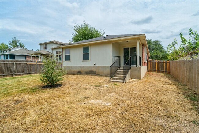 Building Photo - 15000 Sassafras Trail