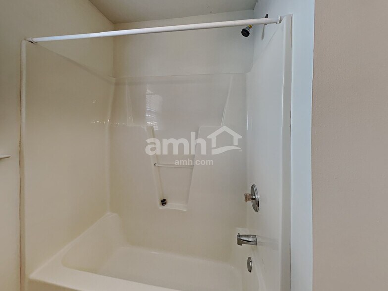 Building Photo - 254 Royalton Rd