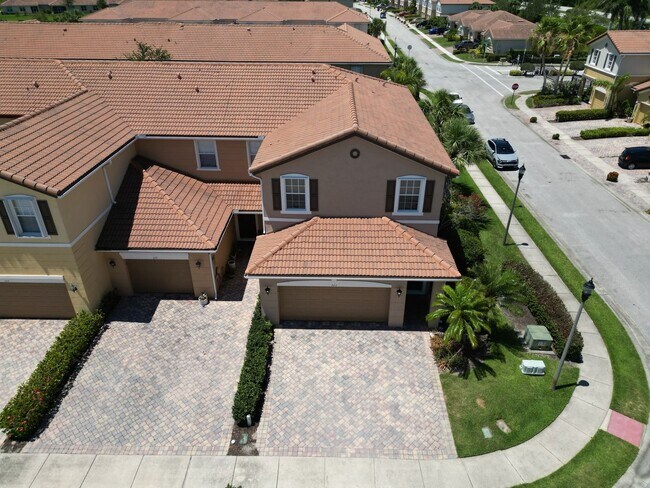 Building Photo - 3 Bedroom 2.5 Bath Single Family home in V...