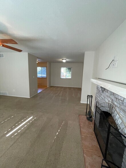Building Photo - 2640 Villa Loma Dr