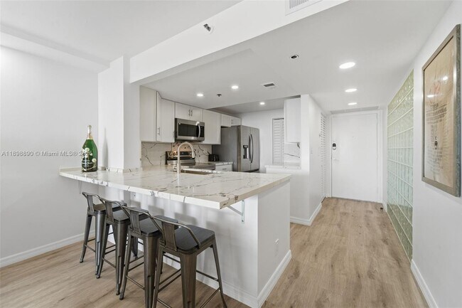 Building Photo - 1717 N Bayshore Dr