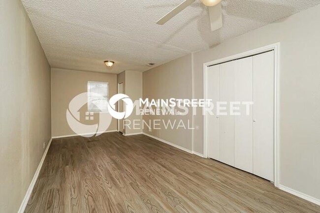 Building Photo - 9054 Chinon