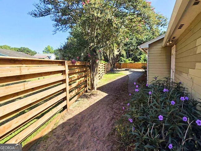 Building Photo - 126 Ash Ct