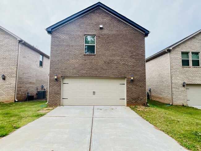 Building Photo - 3011 Lisburn St