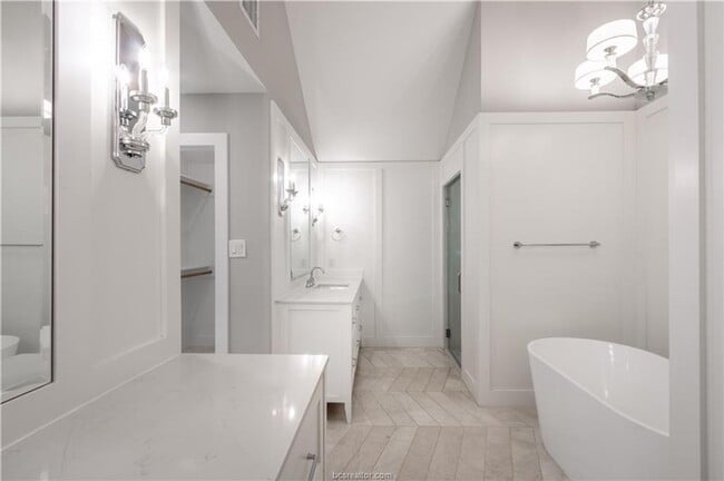 Building Photo - Historic District Gem! 4/3.5 Home Less tha...