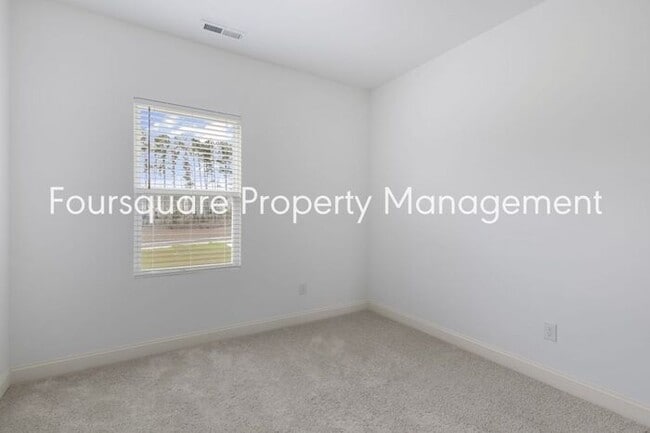 Building Photo - Spacious Townhome with Entry-Level Guest Suite, Washer/ Dryer Included, 2nd floor Balcony & 2-Car...